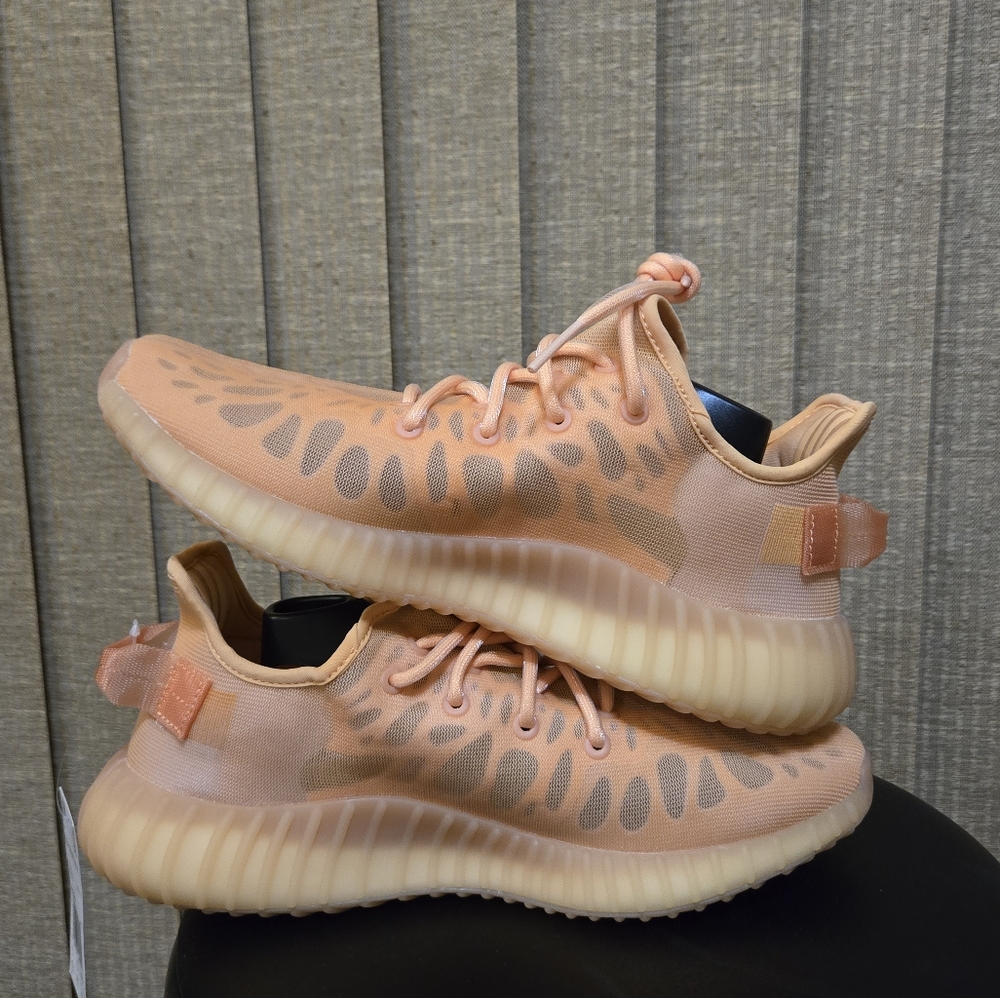 Mens 9.5 New w Box Yeezy Boost 350 Peach Sneakers
